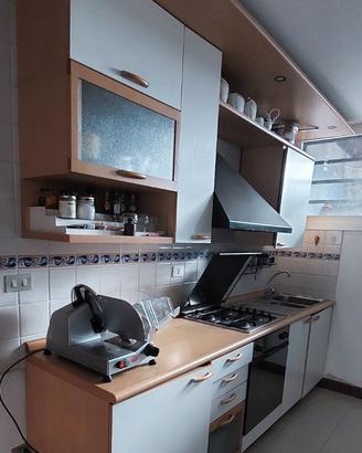 Cucina laminato bianco/rovere  lunghezzamt.2,70