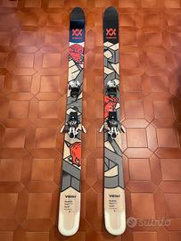 Sci Volkl Revolt 124 con attacchi Atomic Warden