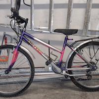 bicicletta ragazza /zo o persona di bassa statura