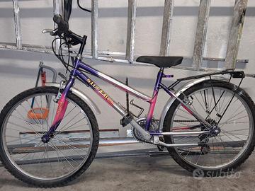 bicicletta ragazza /zo o persona di bassa statura