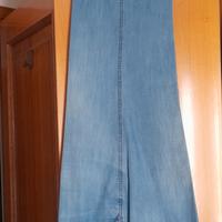 Pantalone da uomo estivo tipo jeans.