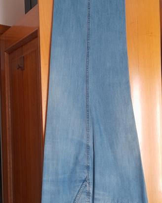 Pantalone da uomo estivo tipo jeans.