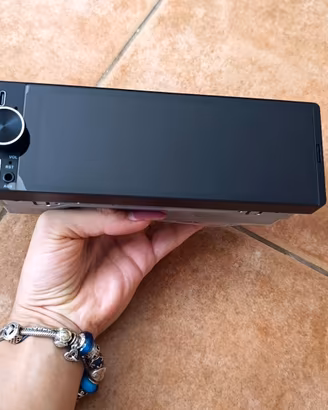 Autoradio 1 DIN con schermo da 6,28"