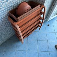 Vari vasi in plastica