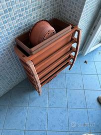 Vari vasi in plastica