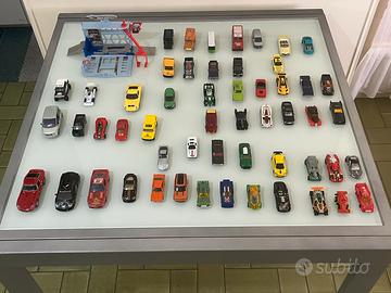 Lotto 47 Hot Wheels / Matchbox 1:64 + Playset