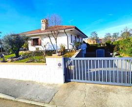 Bifamiliare con giardino privato