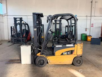 CARRELLO ELEVATORE MULETTO ELETTRICO CATERPILLAR 2