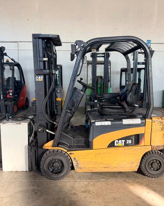 CARRELLO ELEVATORE MULETTO ELETTRICO CATERPILLAR 2