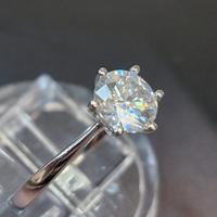 Anello Solitario con Moisanite 