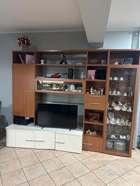 tavolo+sedie+parete attrezzata 