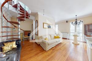 Attico con terrazzo abitabile e posto auto