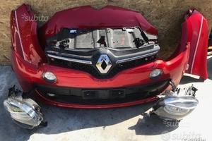 Twingo 2018 frontale completo