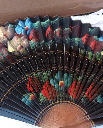 Ventaglio con stecche in legno