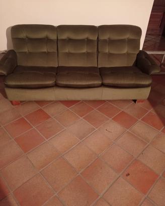 divano tre posti verde 