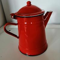 Antica caffettiera in smalto rosso