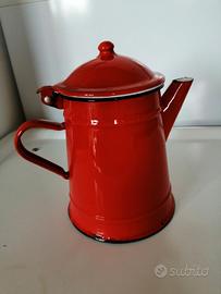 Antica caffettiera in smalto rosso