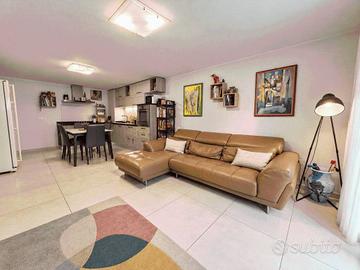 Appartamento di 105 m² con 4 locali e box auto a F