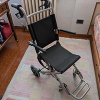 Sedia con ruote per anziani/disabili