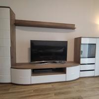 Parete attrezzata e divano