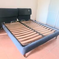 Letto imbottito in doghe di legno