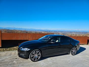 Jaguar XF 2.0 180cv cambio automatico.