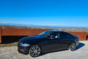 Jaguar XF 2.0 180cv cambio automatico.