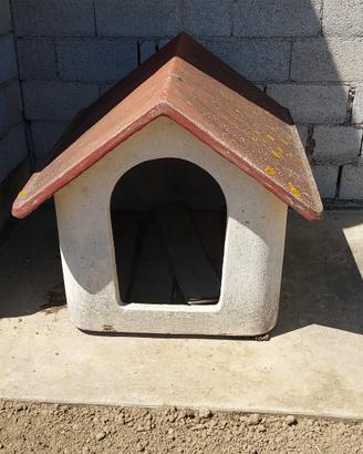 Cuccia in cemento per cane taglia grande