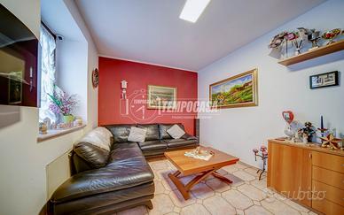 VILLA A SCHIERA DI TESTA!