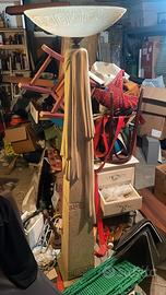 lampada da soggiorno con pirdistallo
