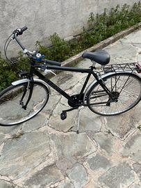 Bicicletta da strada nera