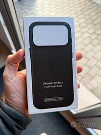Cover iPhone 17 Pro Max TechWoven – Pari al nuovo