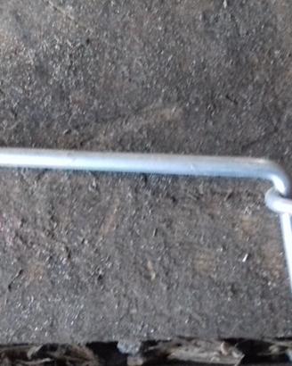 Gancio per pannello forato porta attrezzi