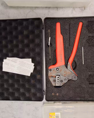 Pinza crimpatrice Knipex fotovoltaico