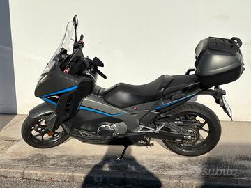 Honda integra 750 abs dct