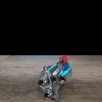 Rubinetteria con pedale per acqua calda e fredda