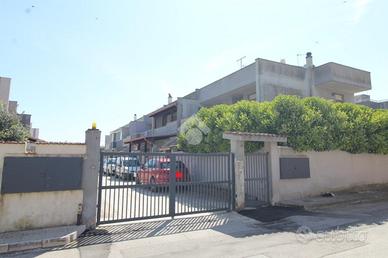 VILLA A SCHIERA A BRINDISI