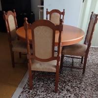 vendono tavolo con quattro sedie 