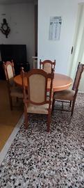 vendono tavolo con quattro sedie 
