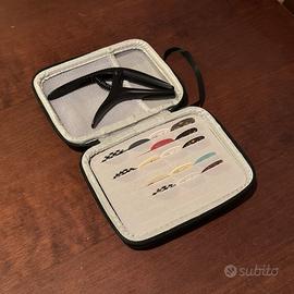 Capotasto Ernie Ball e plettri Fender