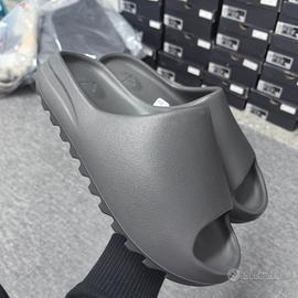 Adidas Yeezy Slide nero lucido Taglia Unisex