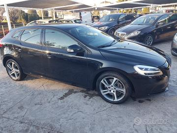 VOLVO V40 D2 Geartronic Momentum