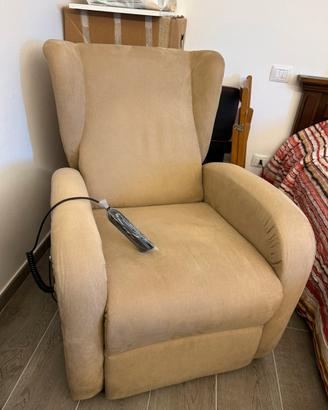 Poltrona ad alzata assistita