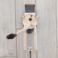 Grattugia antica per pane/formaggio Stahlreiber 