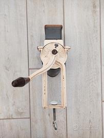 Grattugia antica per pane/formaggio Stahlreiber 