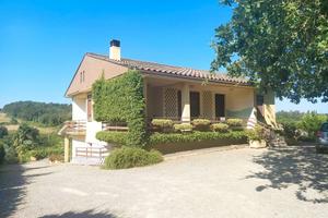 VILLA BIFAMILIARE con 4600mq di TERRENO