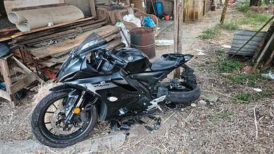 YAMAHA R125 2025