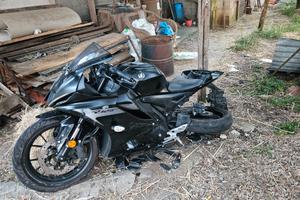YAMAHA R125 2025