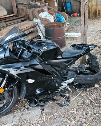 YAMAHA R125 2025