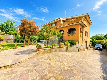PORZIONE DI BIFAMILIARE A ROMA